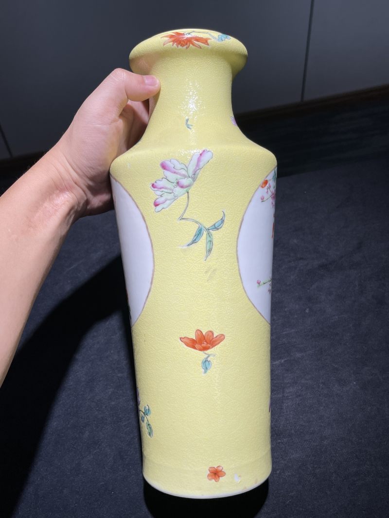 民国 黄地轧道粉彩花鸟纹洗口瓶一对 - 图15