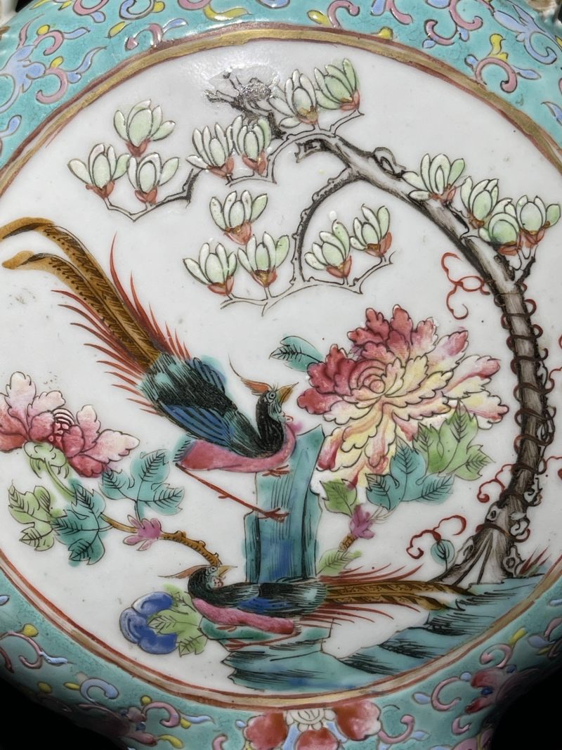 清同治 粉彩花卉开光花鸟人物纹抱月瓶一对 - 图18