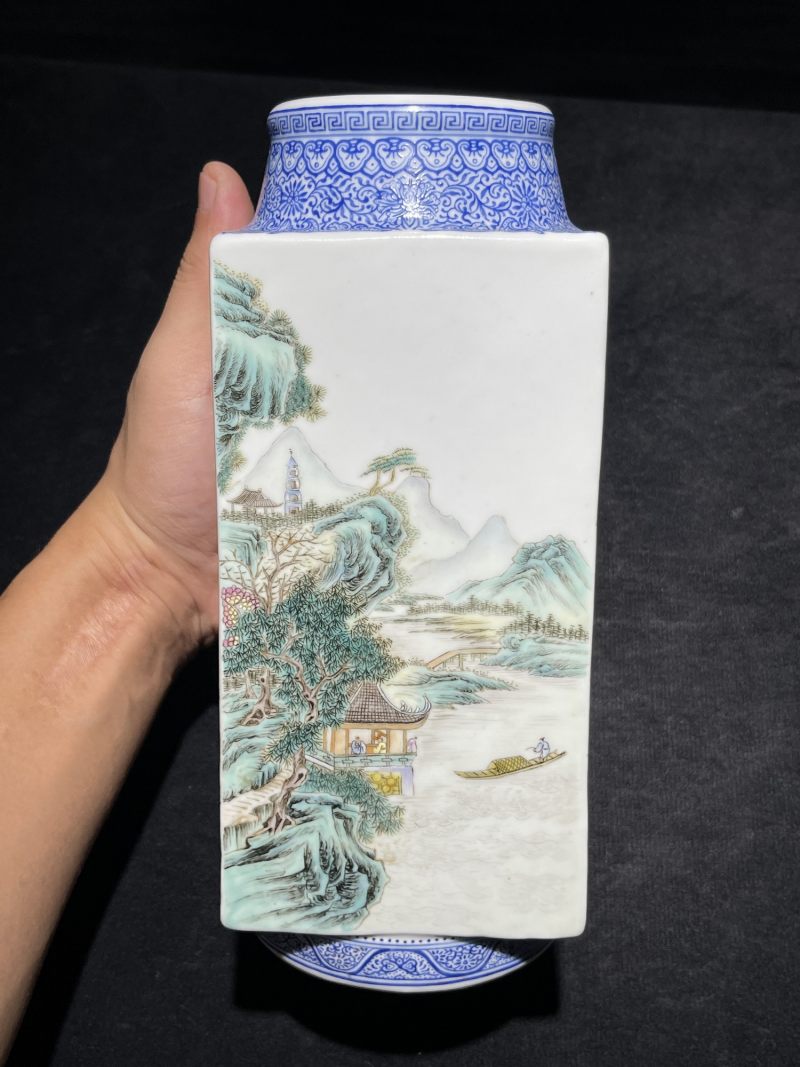 民国 粉彩人物纹琮式瓶 - 图3