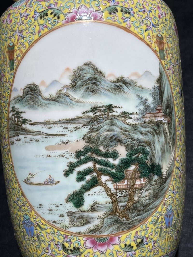 民国 粉彩开光山水纹双耳瓶 - 图7