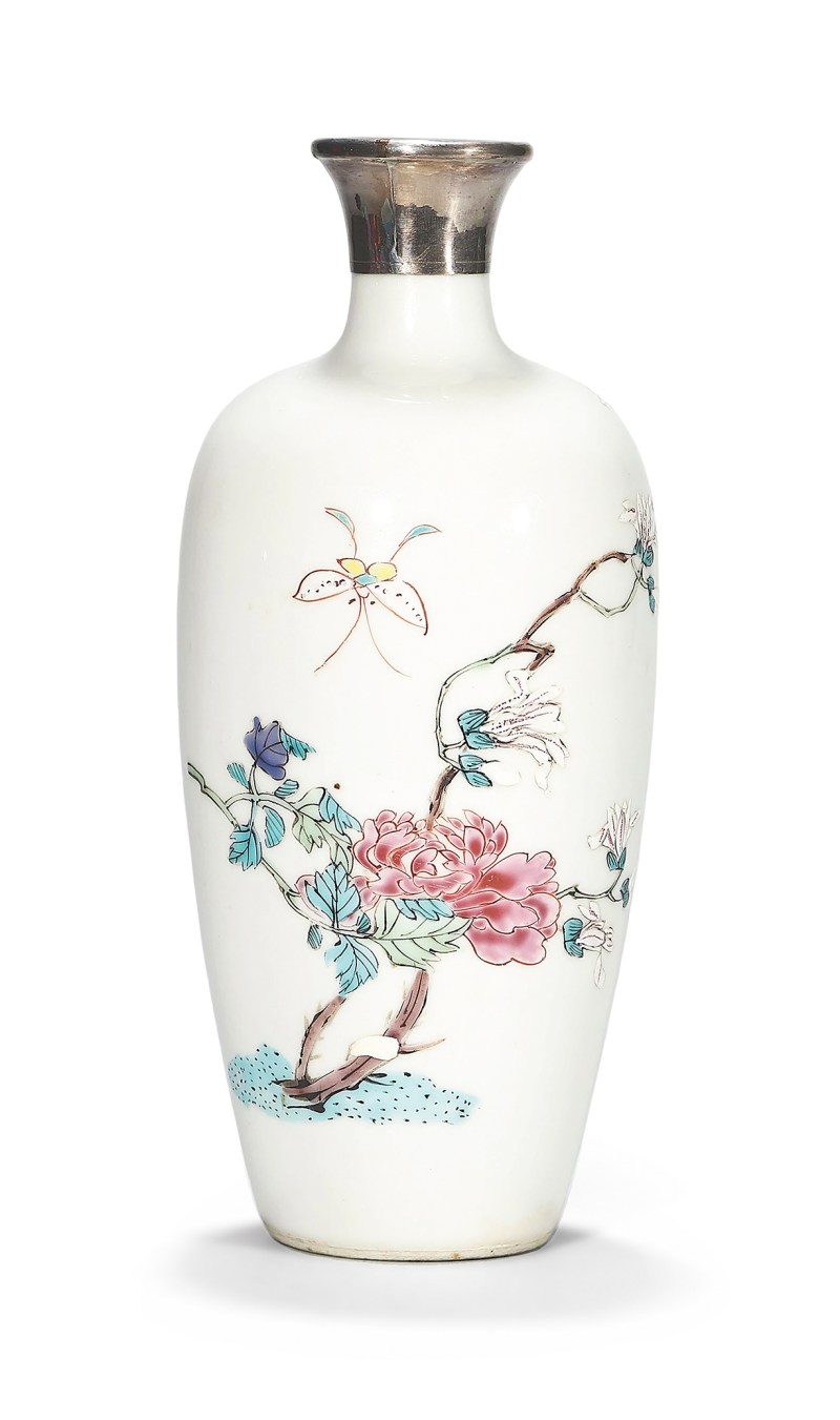 清雍正 粉彩花蝶纹莱菔瓶
