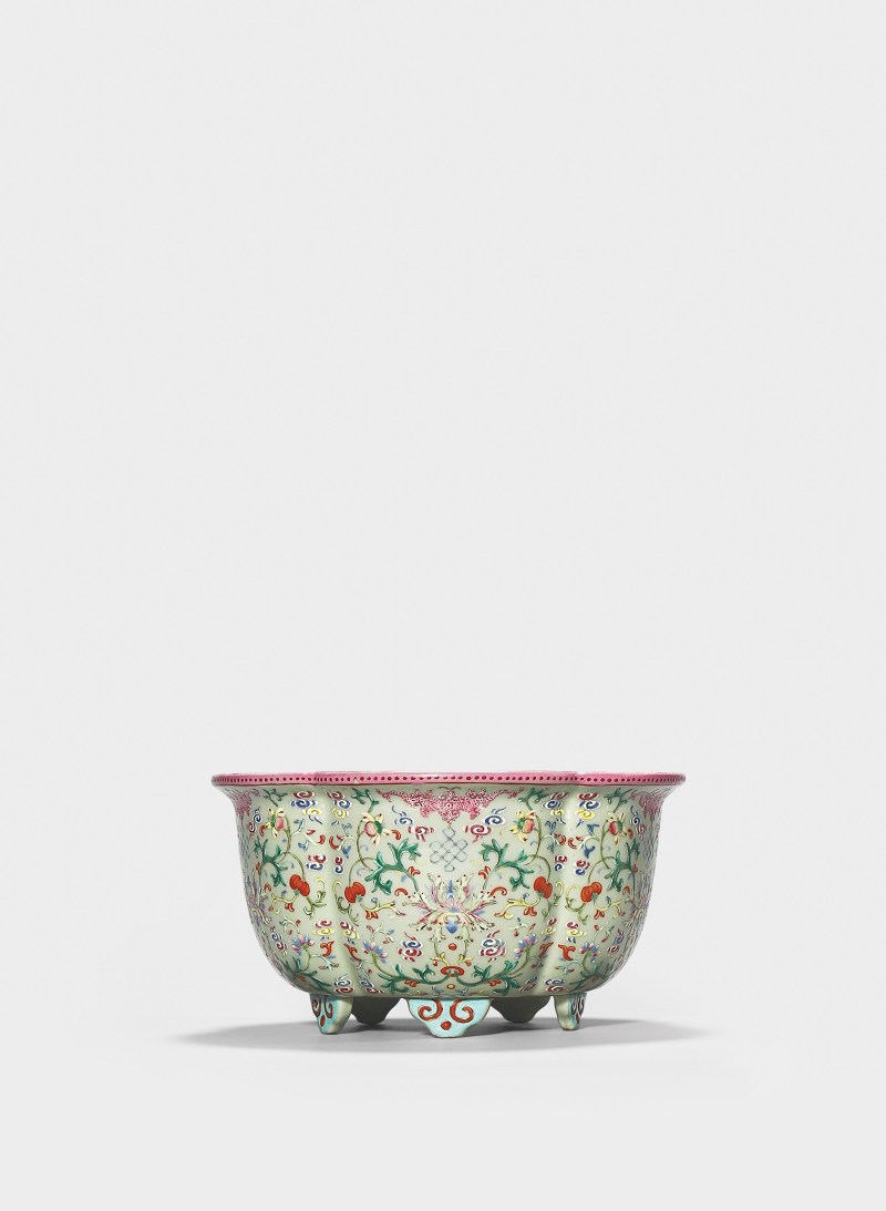 清乾隆 洋彩福寿宝相花纹花盆 - 图1