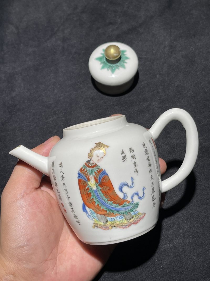 清中期 粉彩无双谱纹执壶 - 图2