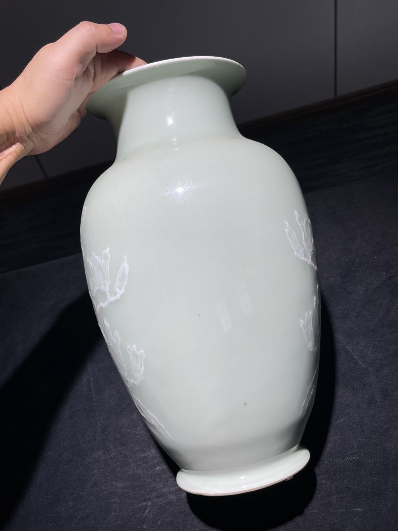 创汇期 单色釉堆白花卉纹瓶一组2件 - 图16
