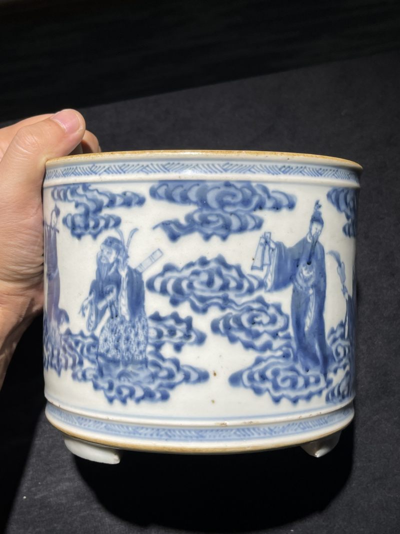 清康熙 青花八仙人物纹三足香炉 - 图4