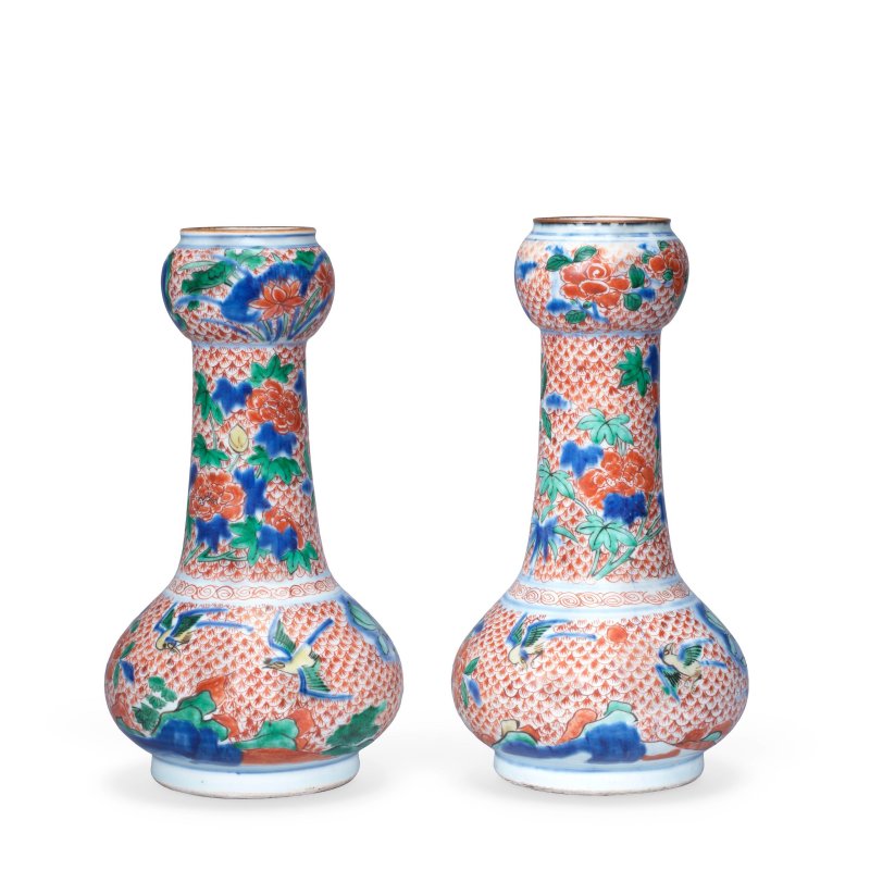 清順治 青花五彩花鳥紋蒜頭口荸薺扁瓶 | A RARE PAIR OF WUCAI 'MAGNOLIA' GARLIC-HEAD VASES - 图4