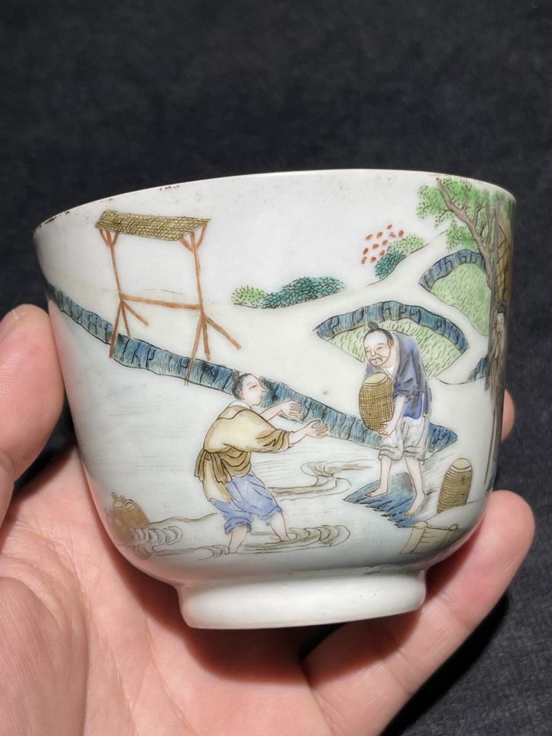 清道光 粉彩采桑图杯 - 图2
