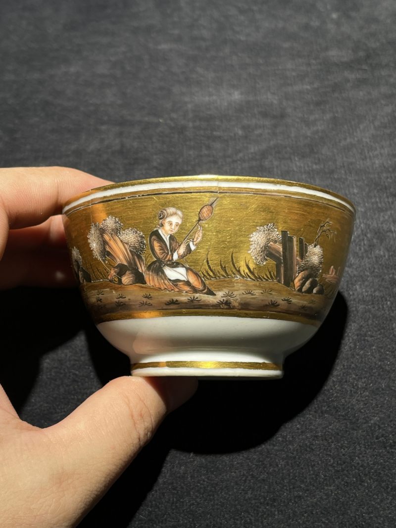 清早期 虎皮三彩碗、金地赭彩人物纹杯 - 图2