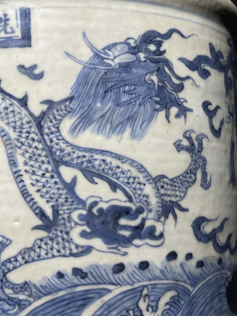 清代 青花炉、卷缸、瓶一组3件 - 图12