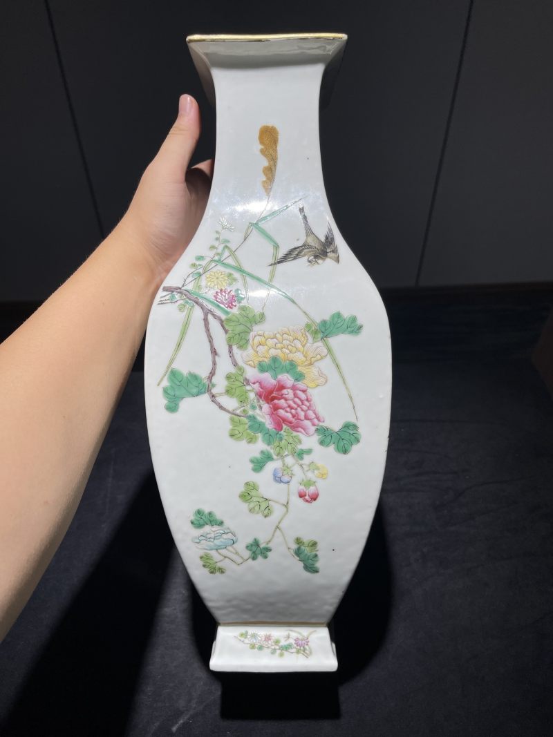 清晚期 粉彩杏林春燕图四方瓶一对 - 图17