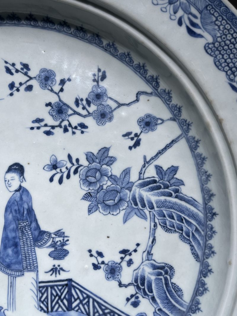 清康熙 青花人物纹大盘 - 图4