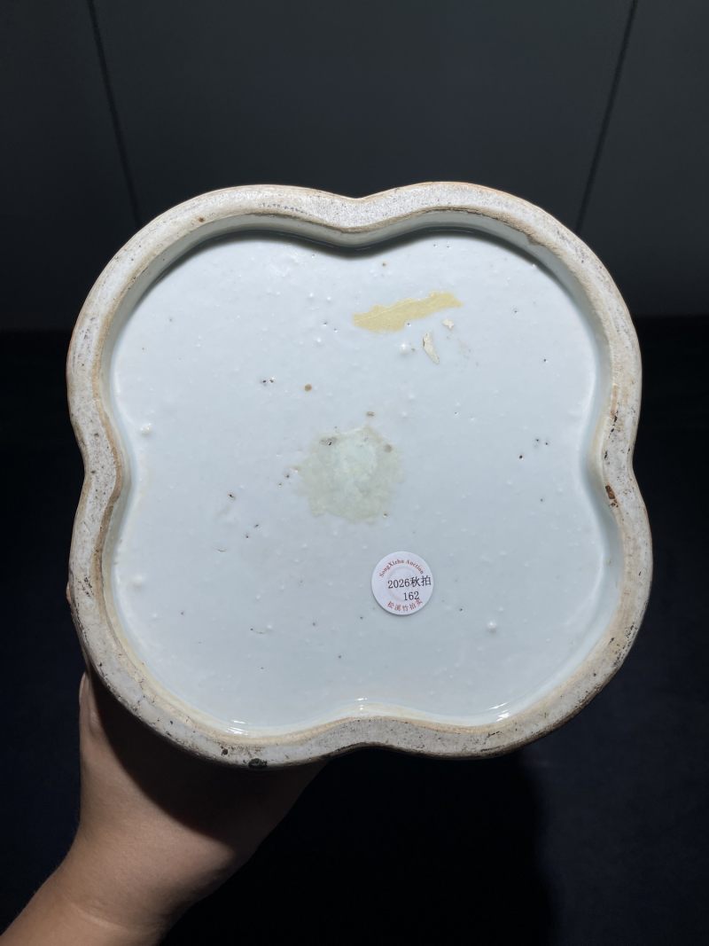 清晚期 五彩花卉纹海棠尊 - 图10