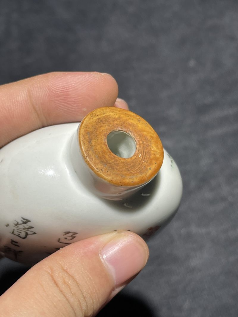 民国 粉彩花卉诗文鼻烟壶 - 图6