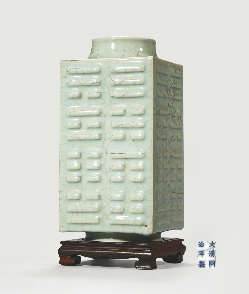 清同治 仿官釉八卦琮式瓶