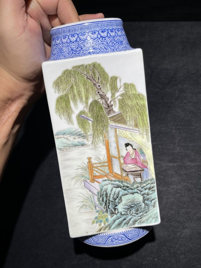 民国 粉彩人物纹琮式瓶 - 图4