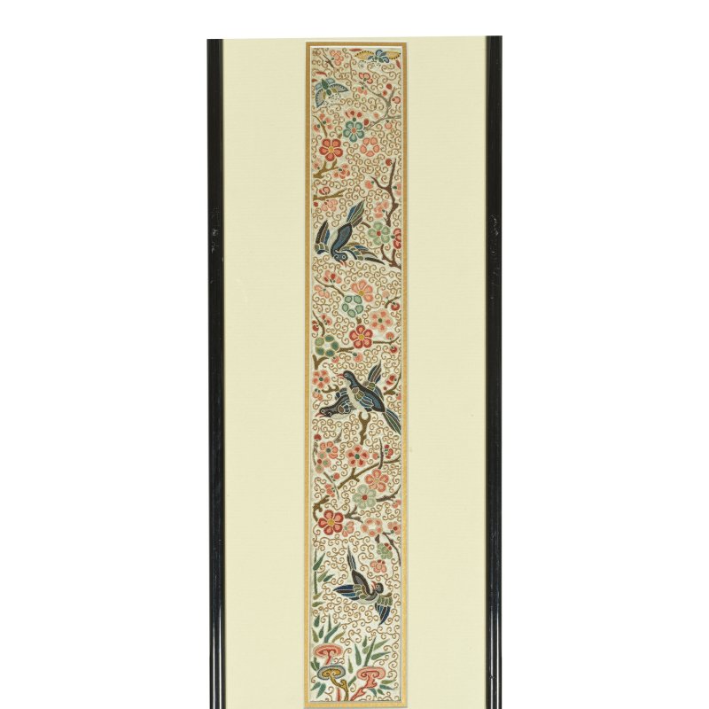 十九世紀 緞綉屏一組 | A GROUP OF EMBROIDERED PANELS AND SLEEVE BANDS - 图21