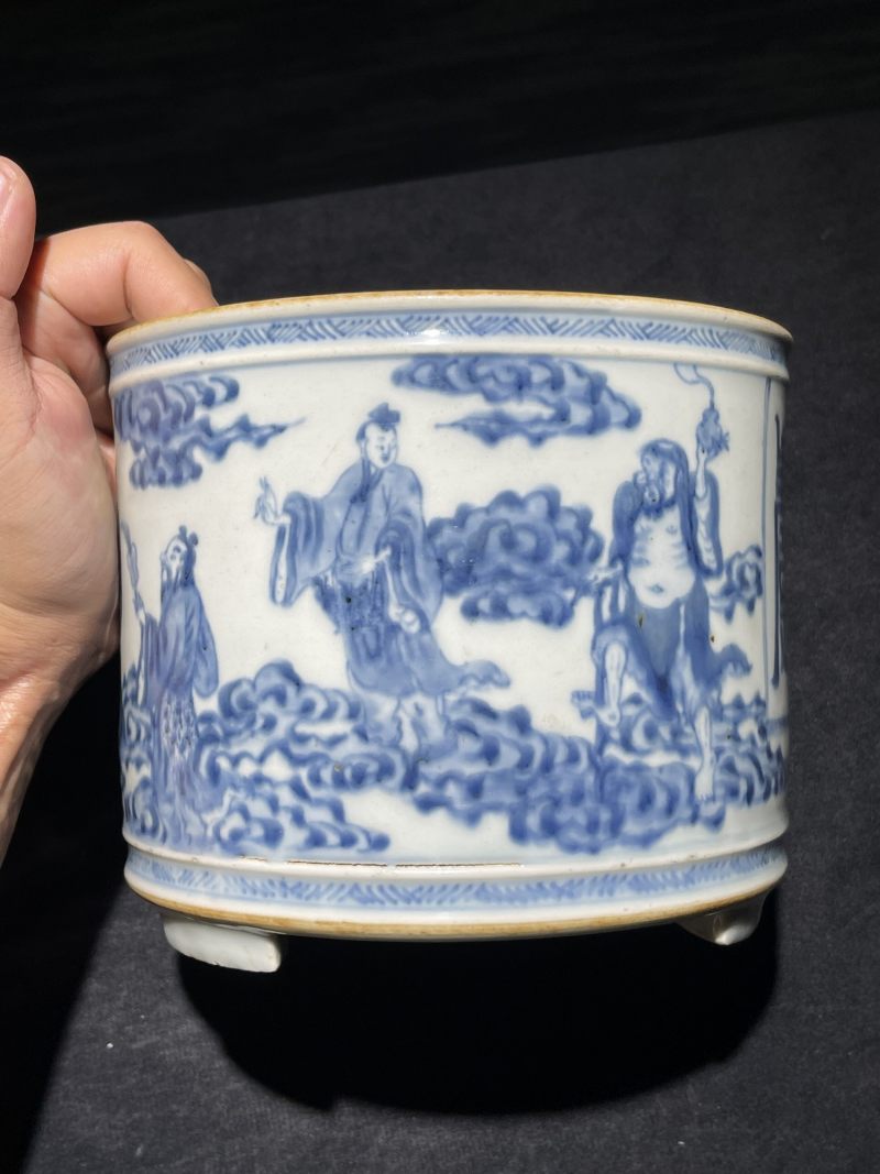 清康熙 青花八仙人物纹三足香炉 - 图5