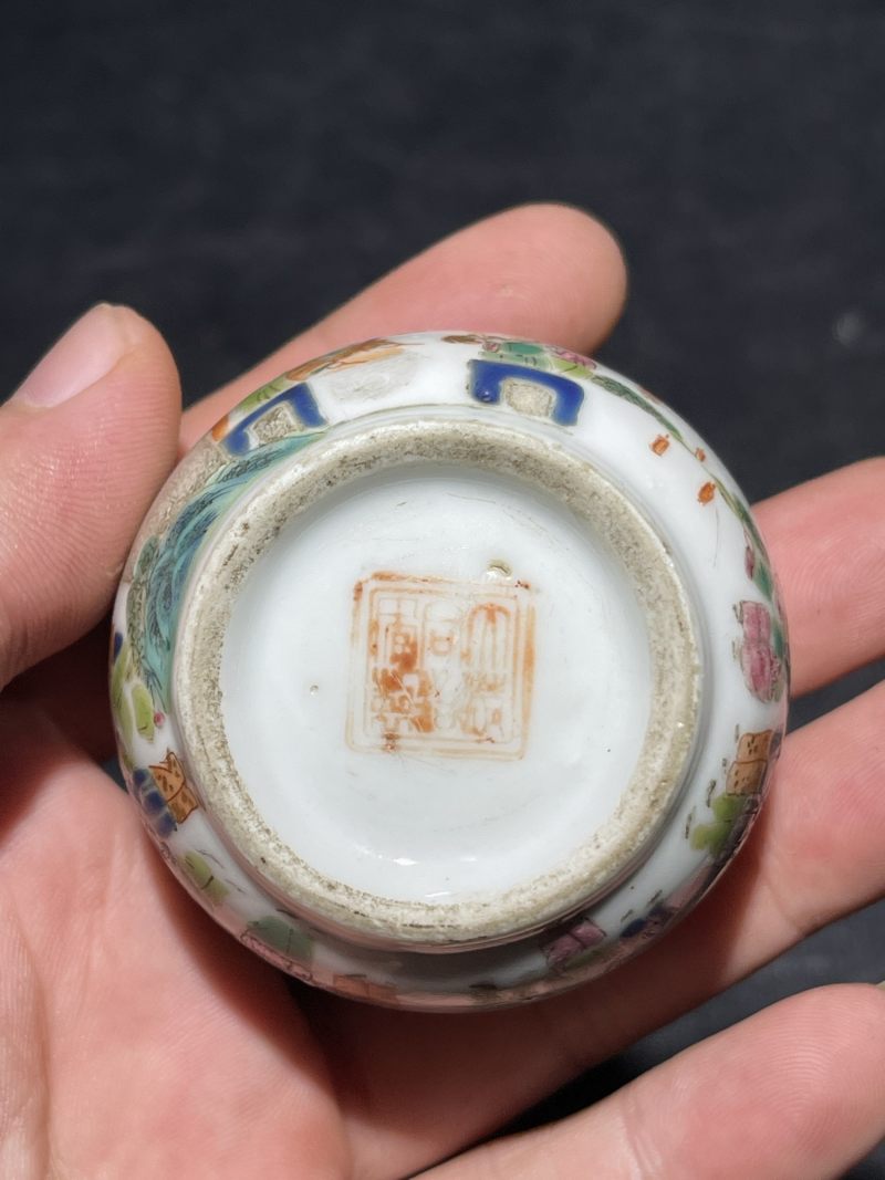 清同治 粉彩百子龙灯小盖罐一对 - 图7