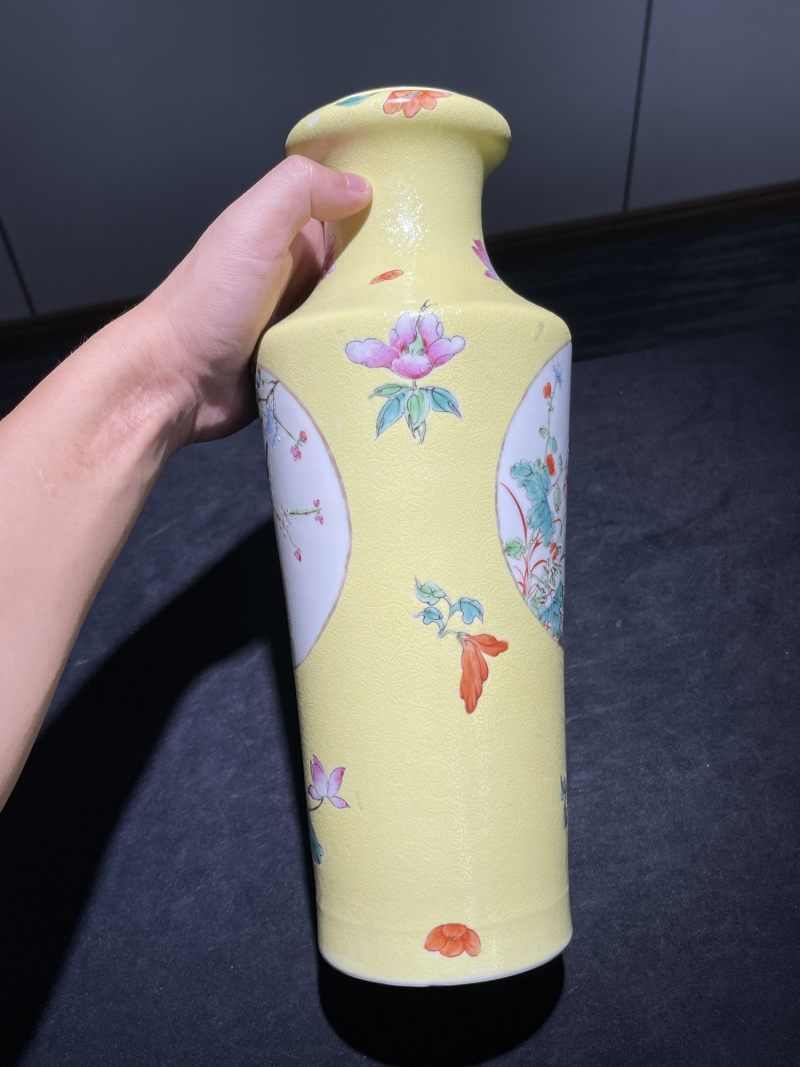 民国 黄地轧道粉彩花鸟纹洗口瓶一对 - 图17