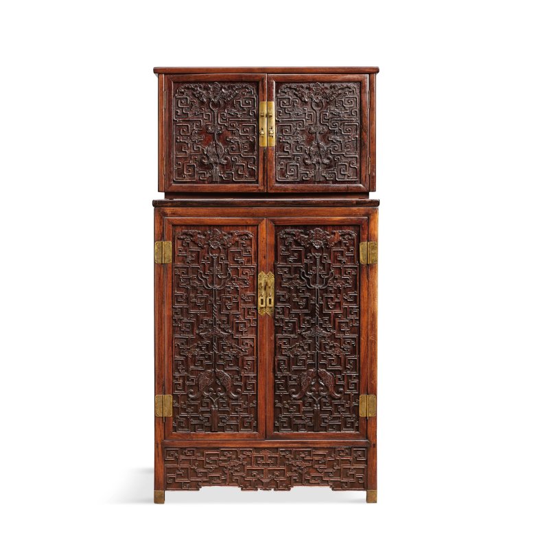 清中期 紅木花梨木雕福慶有餘紋底柜及顶柜 一组两件 | A HUALI AND HONGMU CABINET AND A HAT CHEST - 图7