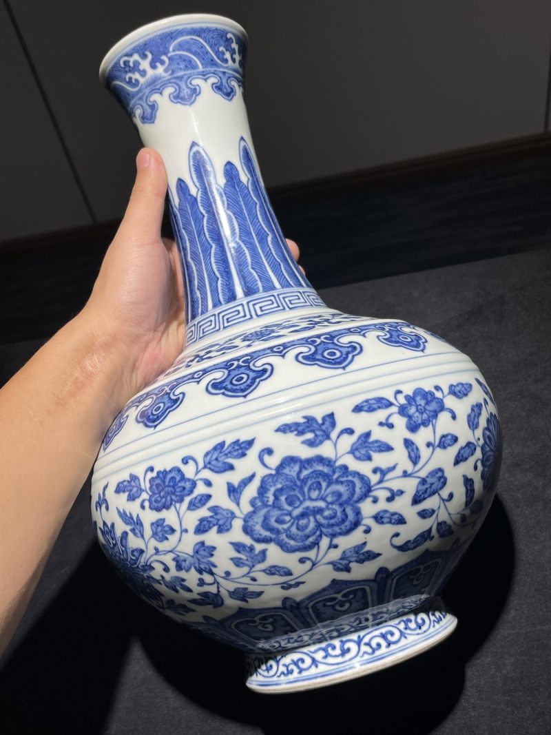 清道光 青花缠枝莲纹赏瓶 - 图2