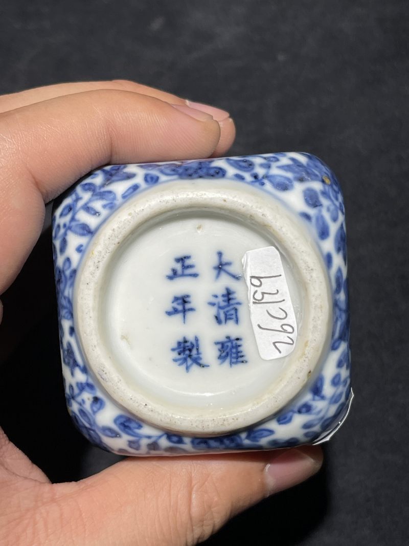 清中期 青花婴戏纹四方小瓶 - 图11