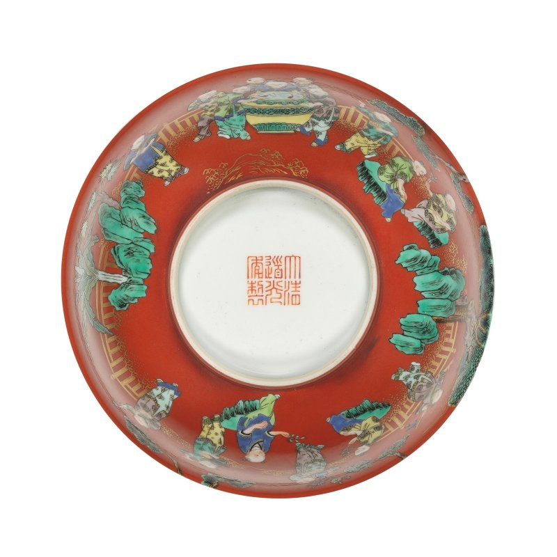二十世紀 珊瑚紅地五彩描金戲嬰圖盌 | A CORAL-GROUND FAMILLE VERTE AND GILT-DECORATED 'BOYS' BOWL - 图2