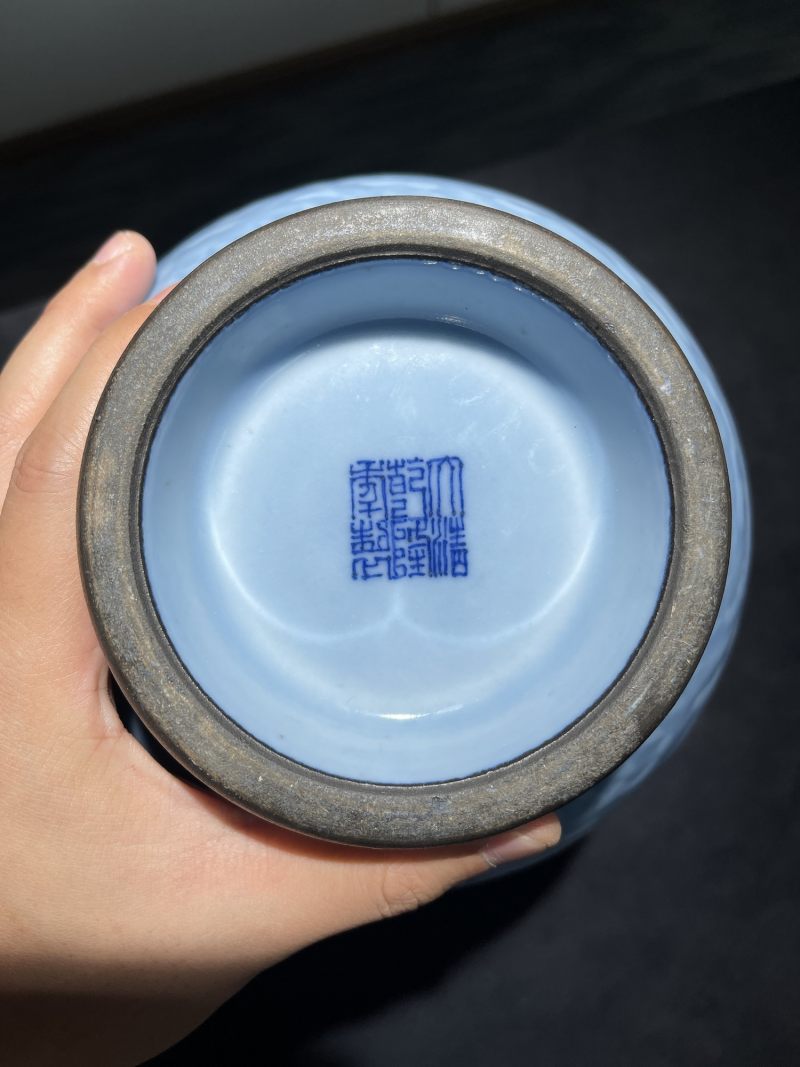 民国 天蓝釉暗刻龙纹灯笼尊 - 图9