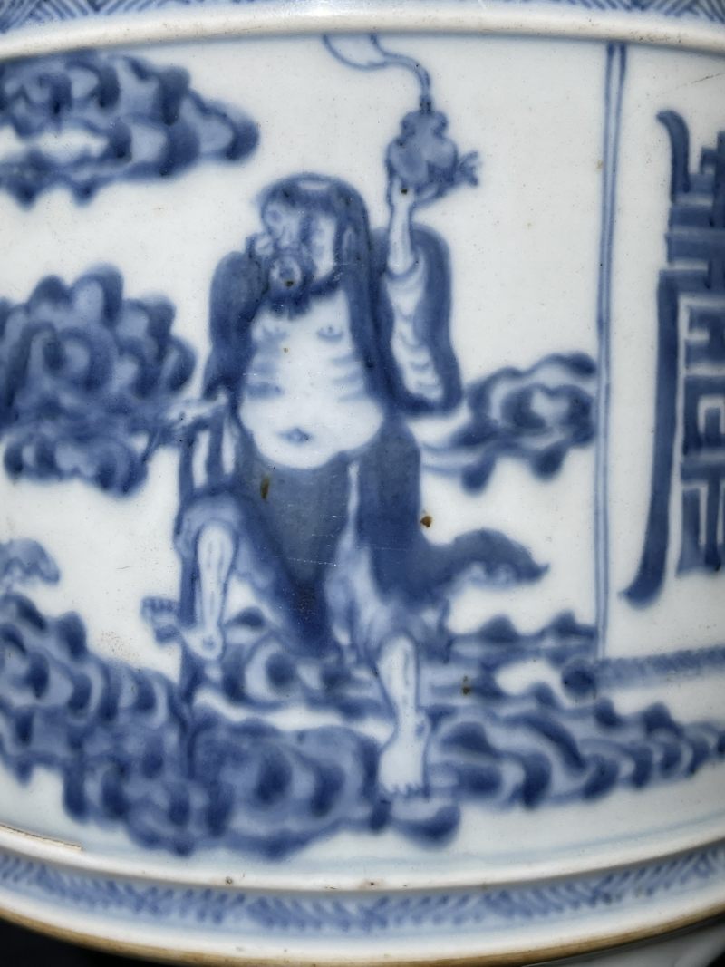 清康熙 青花八仙人物纹三足香炉 - 图6