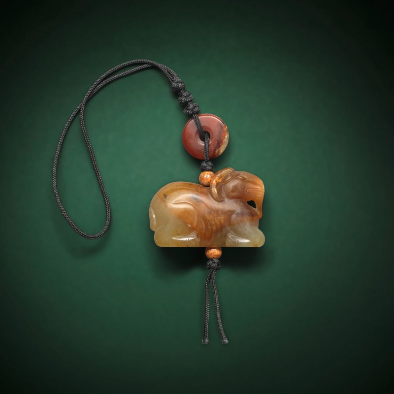 宋/明 瑪瑙雕羊形佩 | A RARE AGATE CARVING OF A RAM - 图4