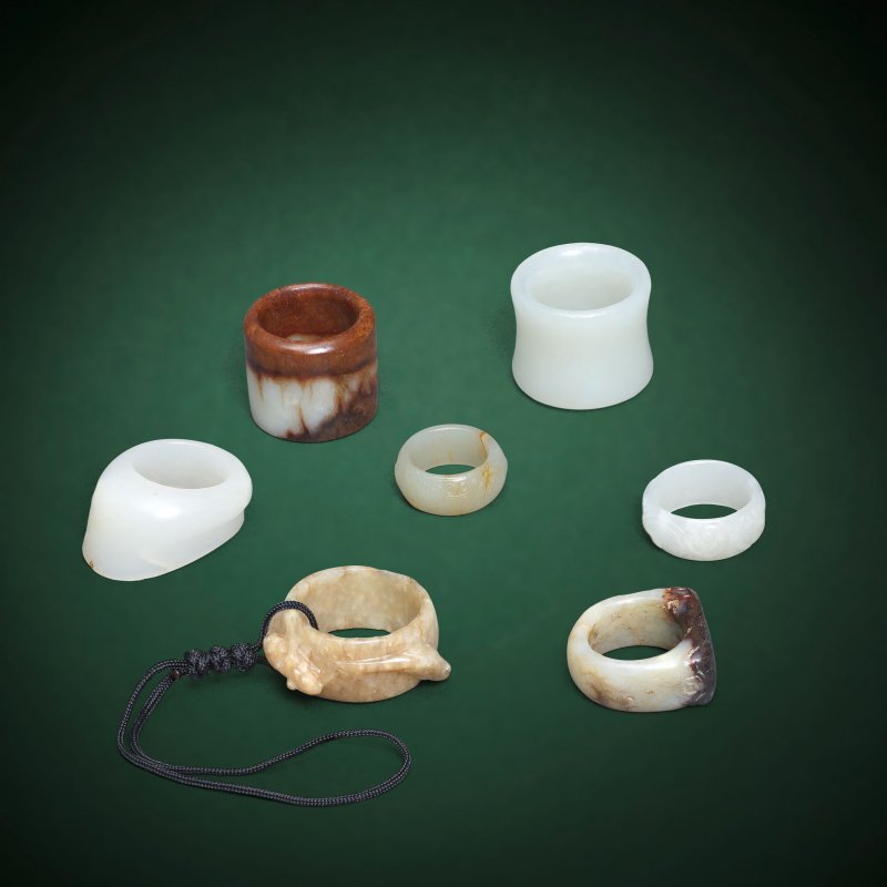 清 玉扳指一組七件 | A GROUP OF SEVEN JADE RINGS