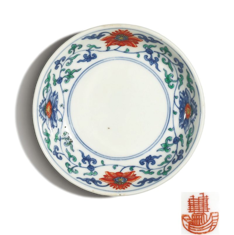 50年代 斗彩缠枝花卉纹小盘