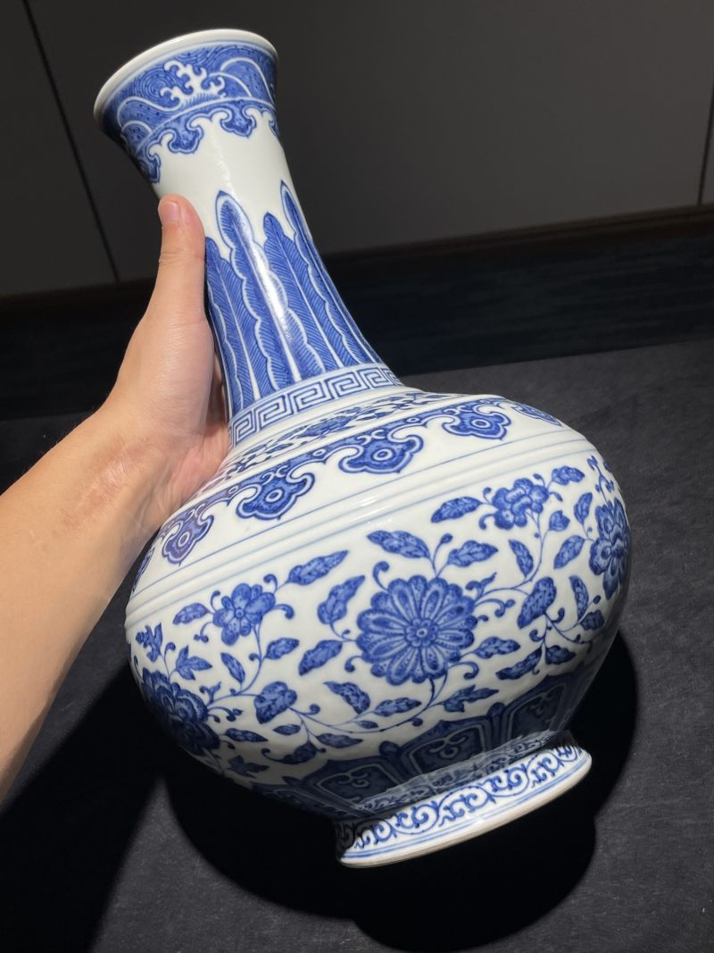 清道光 青花缠枝莲纹赏瓶 - 图3
