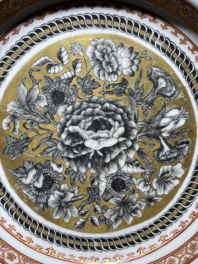 清雍正 外胭脂红内墨彩描金花卉纹盘 - 图3
