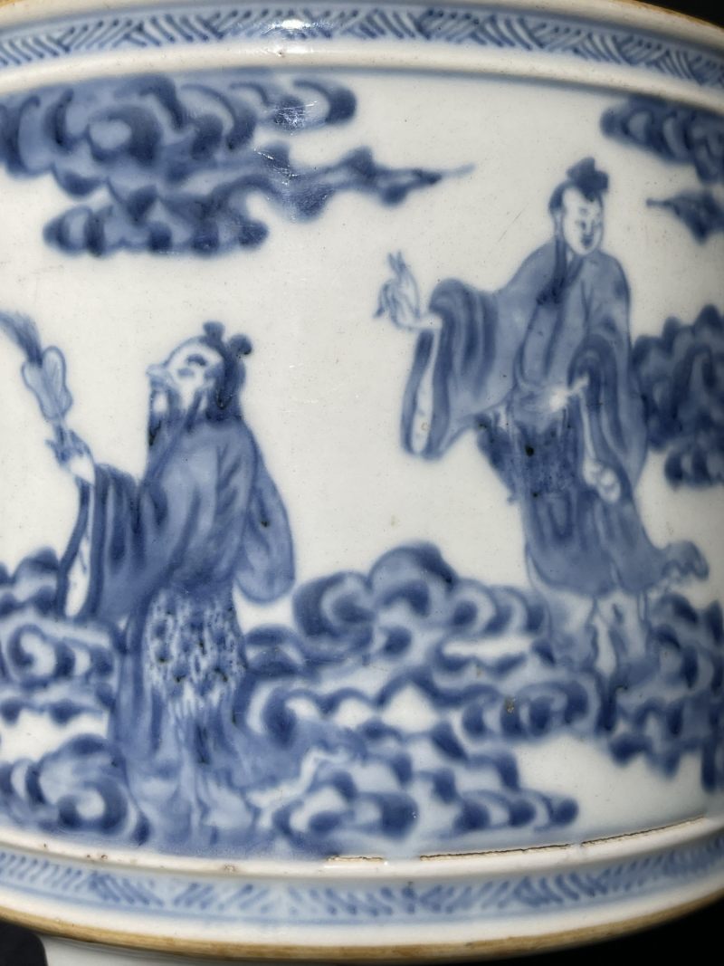 清康熙 青花八仙人物纹三足香炉 - 图7