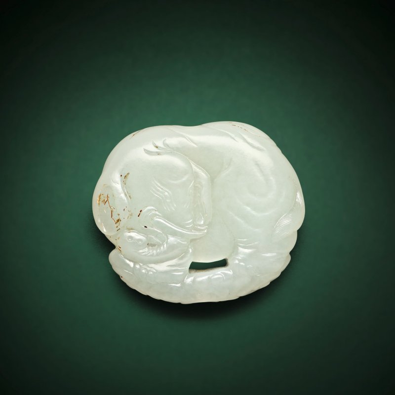 十八世紀 白玉象紋佩 | A WHITE JADE 'ELEPHANT' PENDANT - 图1
