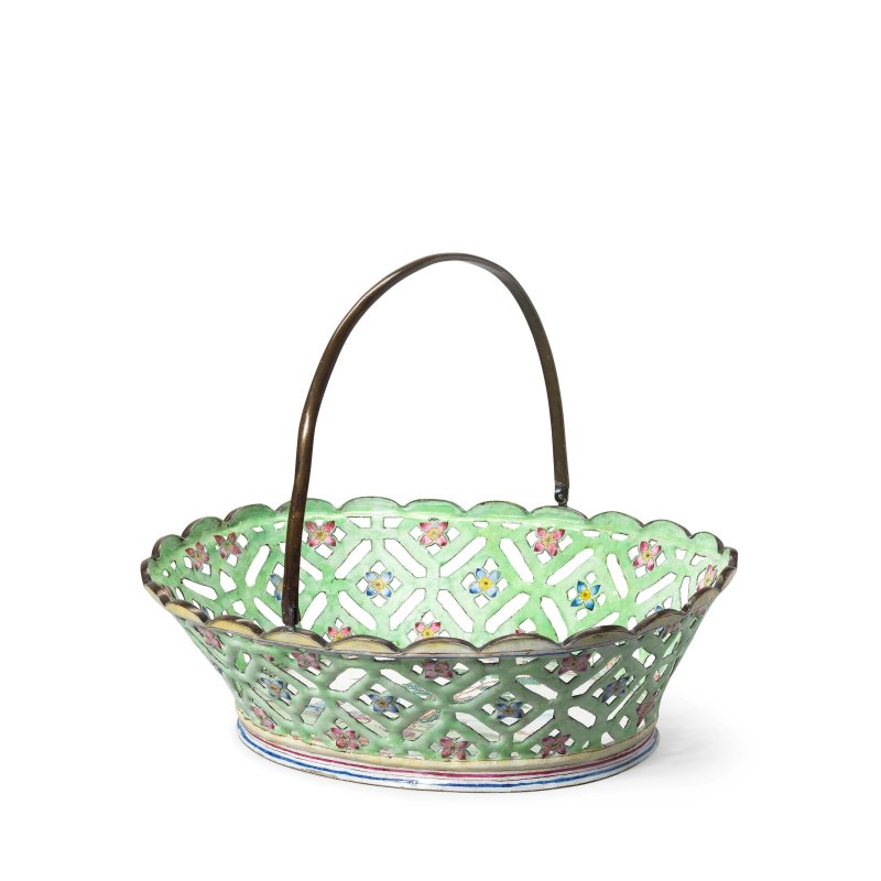 十八世紀 畫琺琅鏤空花籃 | A RARE PAINTED ENAMEL 'VALENTINE PATTERN' RETICULATED BASKET - 图4