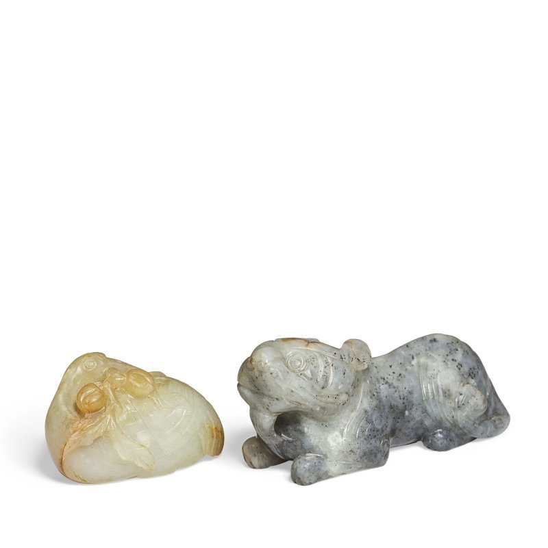 十七至十九世紀 玉雕一路連科把件及佛獅把件 | TWO JADE ANIMAL CARVINGS - 图3