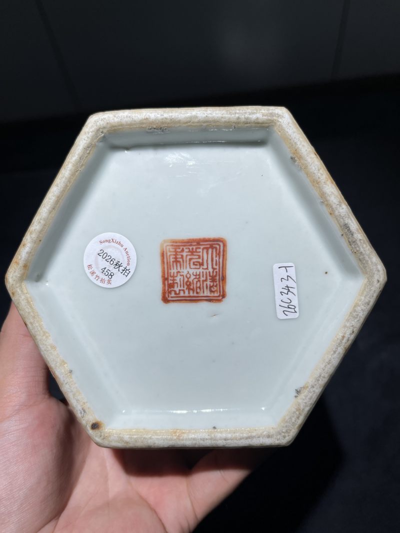 清光绪 粉彩八蛮进宝海棠镂空六方帽筒一对 - 图9