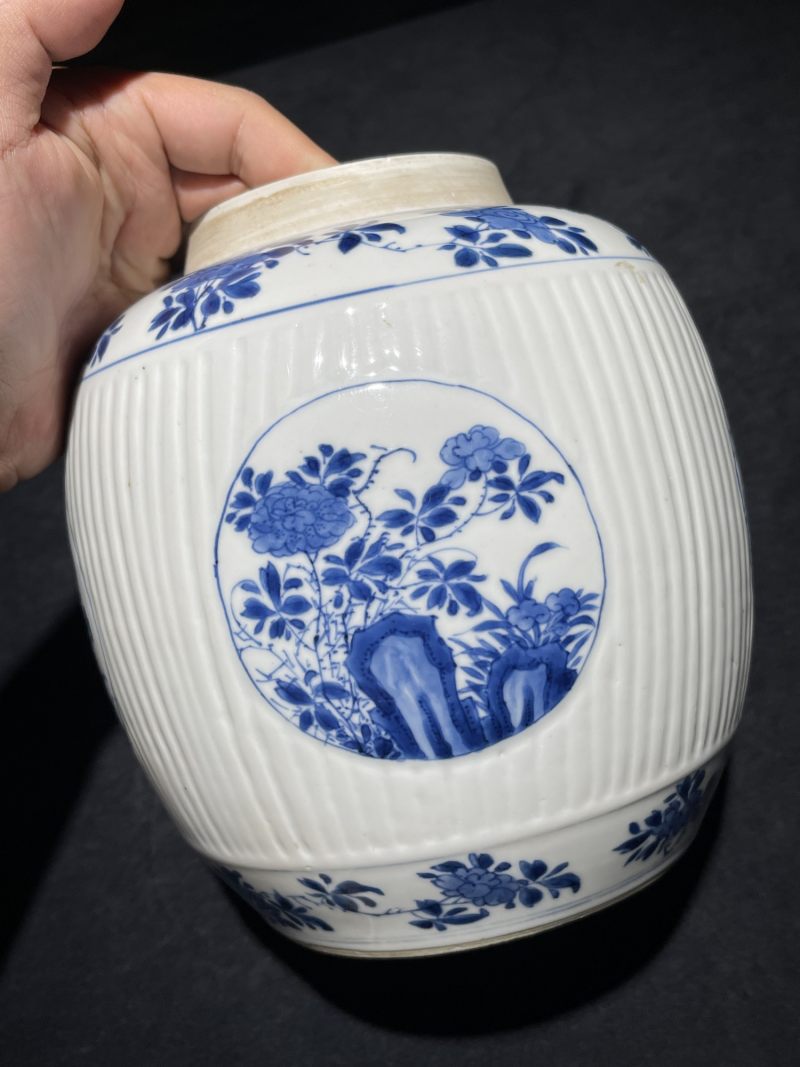 清康熙 青花花卉纹瓜棱罐 - 图4