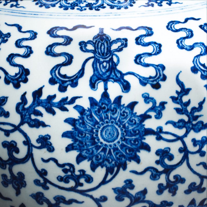 清乾隆 青花纏枝蓮八吉祥紋鋪首耳壺 | A VERY RARE LARGE IMPERIAL MING-STYLE BLUE AND WHITE 'BAJIXIANG' VASE, HU - 图12