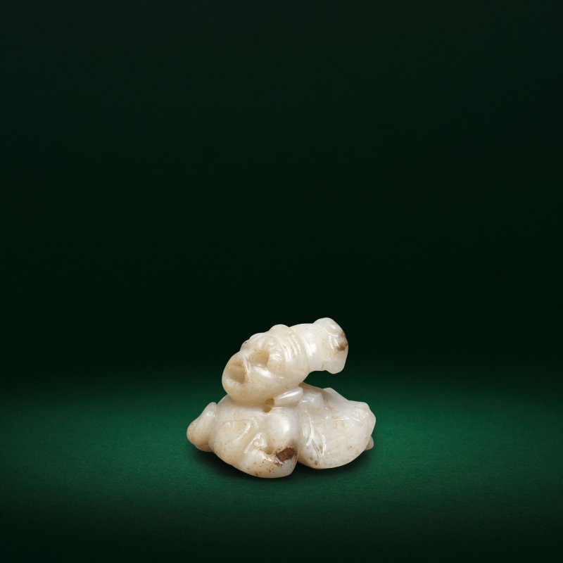 十二至十四世紀 玉雕迦樓羅 | A RARE GREYISH AND RUSSET JADE CARVING OF GARUDA - 图4