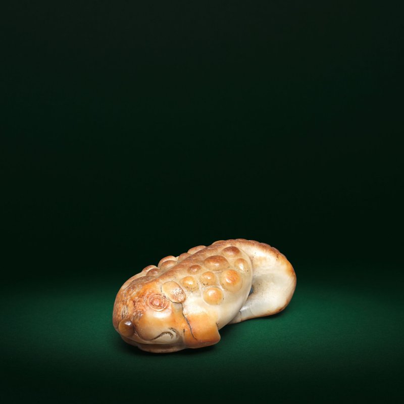 清 三足蟾蜍鼻烟壺 | A THREE-LEGGED TOAD-FORM SNUFF BOTTLE