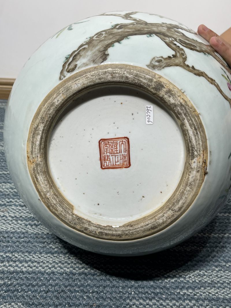 清晚期 粉彩九桃纹大天球瓶 - 图9