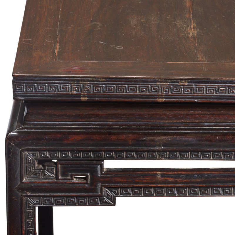 清 紫檀飾面有束腰羅鍋棖方凳 一組四件 | A RARE SET OF FOUR ZITAN-VENEERED SQUARE STOOLS - 图3
