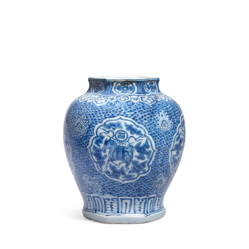 明萬曆 青花瑞獸紋罐 | A BLUE AND WHITE 'MYTHICAL BEASTS' JAR