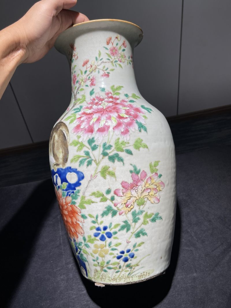 清乾隆 粉彩戏猫图罗汉瓶 - 图5