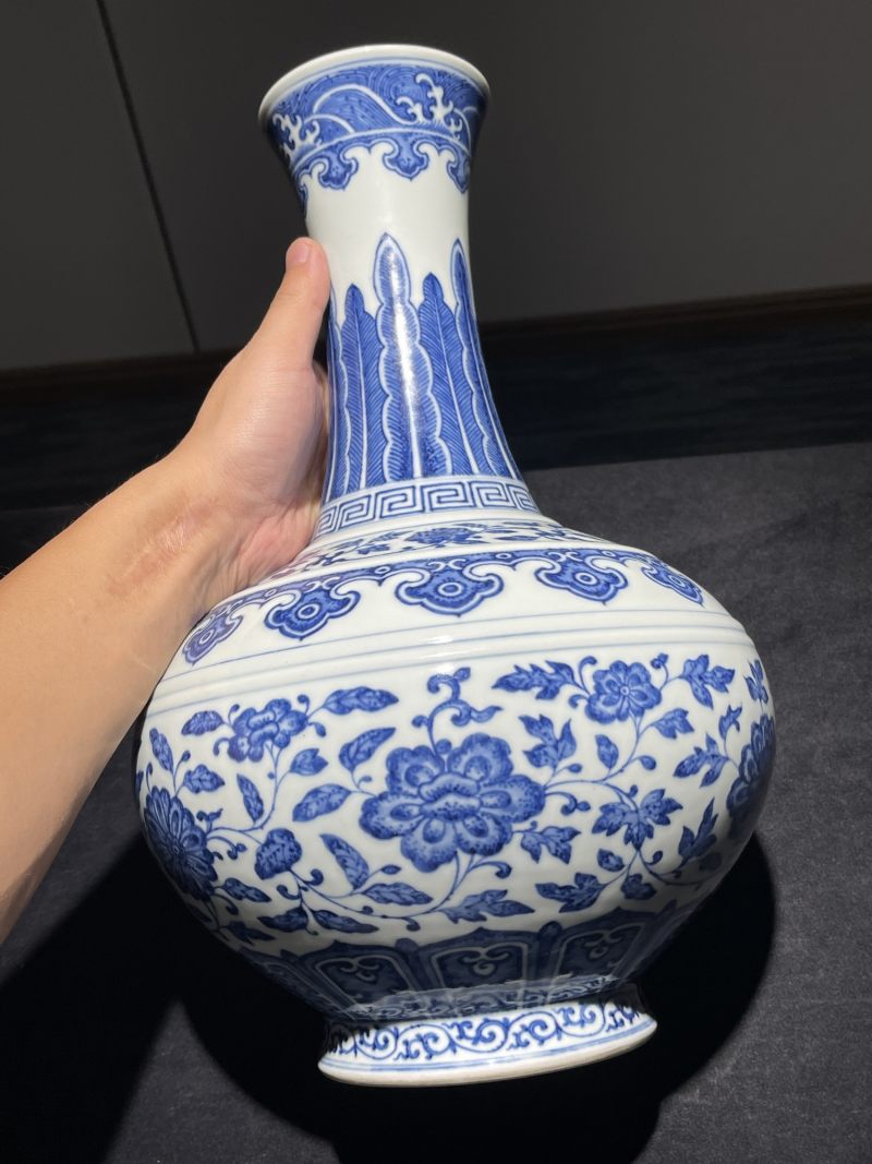清道光 青花缠枝莲纹赏瓶 - 图4