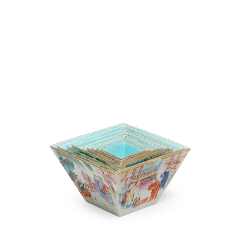 清嘉慶 粉彩西廂記人物故事圖套碗 一組十件 | A RARE SET OF TEN FAMILLE ROSE 'ROMANCE OF THE WESTERN CHAMBER' NESTING BOWLS - 图4