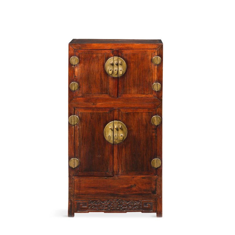 十八世紀 黃花梨飾面紅木拼鐵力木頂箱櫃 | A SMALL HUANGHUALI-VENEER HONGMU AND TIELIMU COMPOUND CABINET - 图1